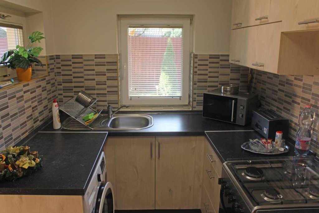 Green Garden Apartment Ingyenes Zart Parkoloval Szeged Luaran gambar