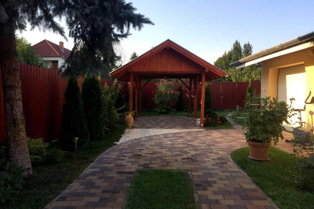 Green Garden Apartment Ingyenes Zart Parkoloval Szeged Luaran gambar